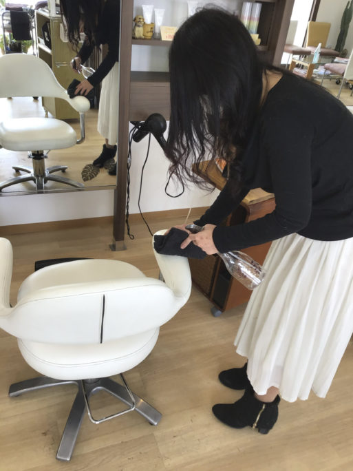 スタッフの手洗いうがいの徹底、マスク着用での施術